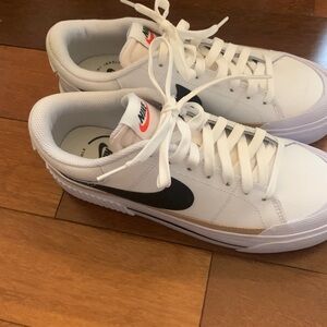 Nike court legacy life tennis shoes